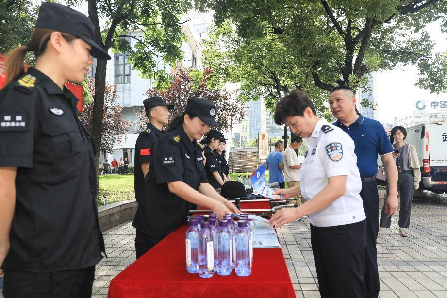 铜陵市保安服务总公司开展“保安心向党、护航新征程”保安行业主题宣传日活动